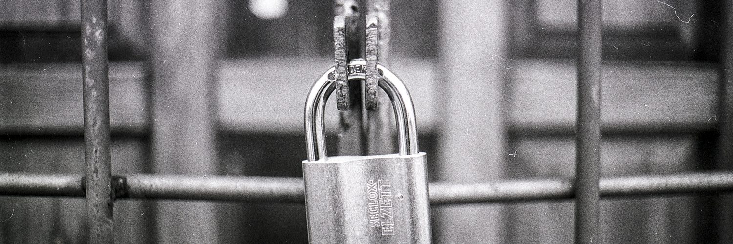 access-black-and-white-blur-270514